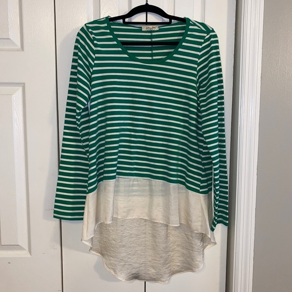 Lilis closet size medium high low top - Picture 1 of 5